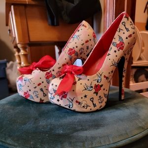 Pin Up Couture pumps, Size 8, Nude, Printed